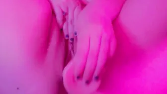 Lusty gamer Bimbo Stretching her holes