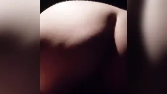 Jouer avec ma chatte dans la voiture