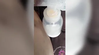 Milky Mom pumps Gigantic Elastic Nipples - close up