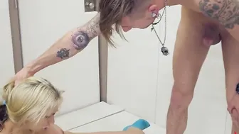 19 Yo bitch butt banged rough into 3 way