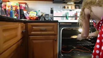 Bombshell Milf makes Pizza. Vagina and Butt Exposed