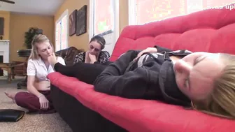 Suspicious Toes Worship on Brandi