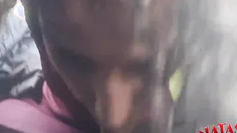 Chupando um pau preto no ônibus
