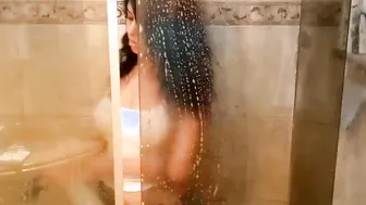 Sarah Rosa │ Series │ House Cleaning │ Cleaning the Toilet
