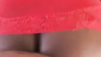 Beautiful chocolate lady inside red dig as a her pussy