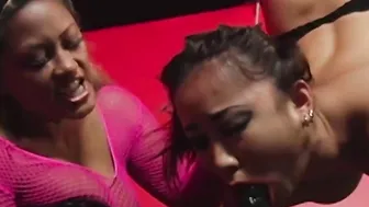 BONDAGE Queen Maxine X Bangs Siren Thorn When Shes Upside