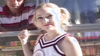 Blonde teenagers banged inside a vehicle until the jizzed into