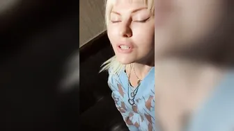 Outdoor squirt. sexy mom at café