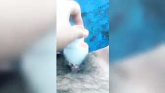 me meto una botella en mi coño