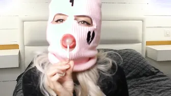 PUISSANTE EJAC DANS LA BOUCHE DE CETTE ETUDIANTE COQUINE
