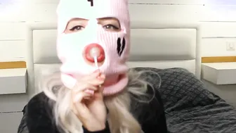 PUISSANTE EJAC DANS LA BOUCHE DE CETTE ETUDIANTE COQUINE