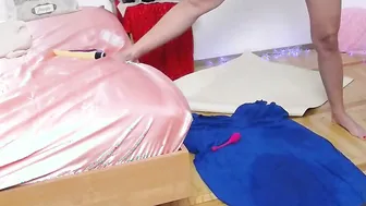 Cheerleader massage her snatch and anal with three sex toys and ejaculates