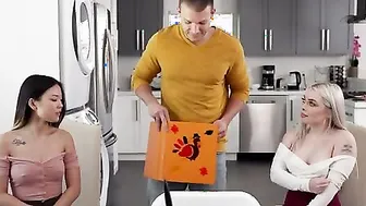 Stepbrother Is Thankful For His Dick - S22:E3