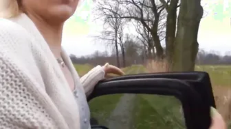 Blondine die immer Sex will Sex im Auto