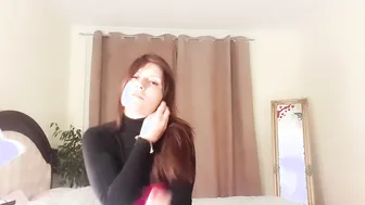 KINKY CUNT WITH MOUTH inside Blue JEANS Shows Butt