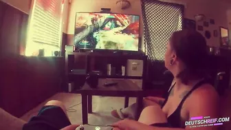 Ich sauge Fick meinen Stiefbruder wahrend er spielt