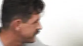 Reifer Rotschopf auf dem Sofa gefickt