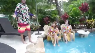 Random dude ends up into a Hawaiian foursome