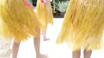 Random dude ends up into a Hawaiian foursome