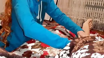 Strokes on my toes and vagina brought me to orgasm