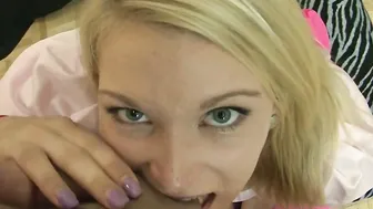 Prinzessin laesst sich die Fotze stopfen