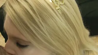 Prinzessin laesst sich die Fotze stopfen