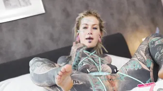 Tattoo women got banged nuts deep inside her butt / ANAL gape prolapse split tounge
