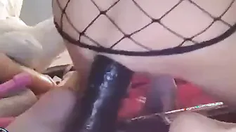 Beauty star banged with huge vibrator herself till she explodes