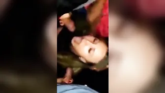 Amatoriale una mia amica fa un pompino a four sconosciuti into un parcheggio
