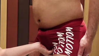 パンツの上から亀頭を手でグリグリと擦ったり握り潰され感じてしまった僕
