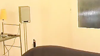 Teen rasieren sich bevor sie Ihre Fotzen befridigen