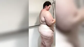 A nice open shower with me into the hotel