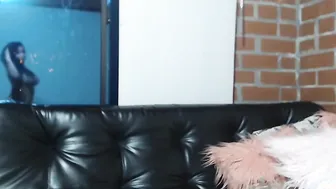 Hot latina strip and flash big round ass
