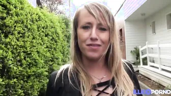 Claudia MILF chaude et Hot se fait prendre en double par deux