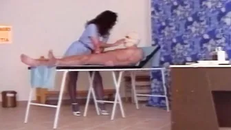 Pilot fickt mit Krankenschwester hardcore Mom