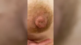 母乳大乳輪吹き出るミルク