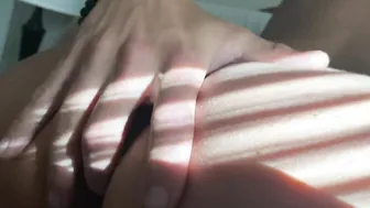 See how leaking stepbrother makes her twat