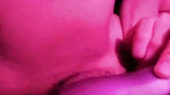 Tessa Domina masturbates with a Satifyer