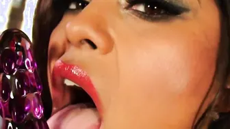 Buxom punjab milf Masturbates For Christmas
