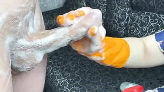 Juicy hand creampie from housewife