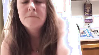 MARIE LEVINE: ANAL FUCKING 8 VIBRATOR INSIDE THE KITCHEN