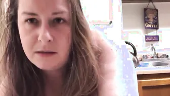MARIE LEVINE: ANAL FUCKING 8 VIBRATOR INSIDE THE KITCHEN