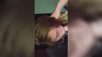 Poupée heureuse tellement heureuse de faire juter son copain
