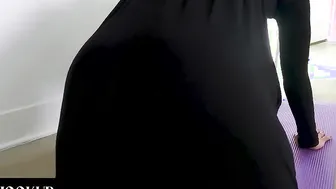 Hijab Hookup - babe Arab women Blows Her Coachs Penis During Workout And Shows Him Her Beauty Panties