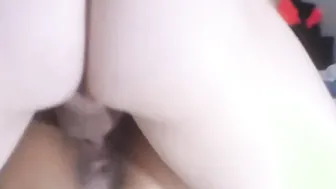 Le doy duro y me vengo dentro de su boca