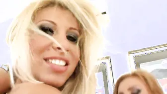 Clara-G fucking Bonny Bon into anal fisting
