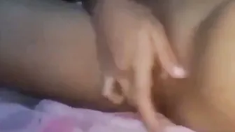 lusty filipina- masturbating her dripping vagina