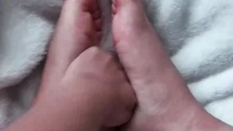 I strokes my toes inside oil thinking its a dick