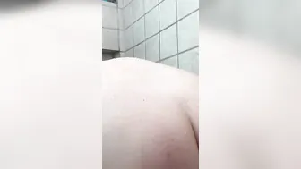 mom tries hollow booty plug for first time