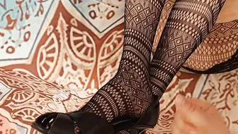 EBONY LACE TIGHTS toes bondage